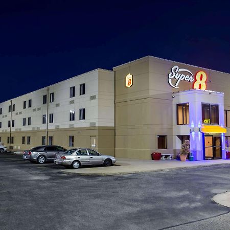 Hotel Super 8 By Wyndham Wichita North Extérieur photo