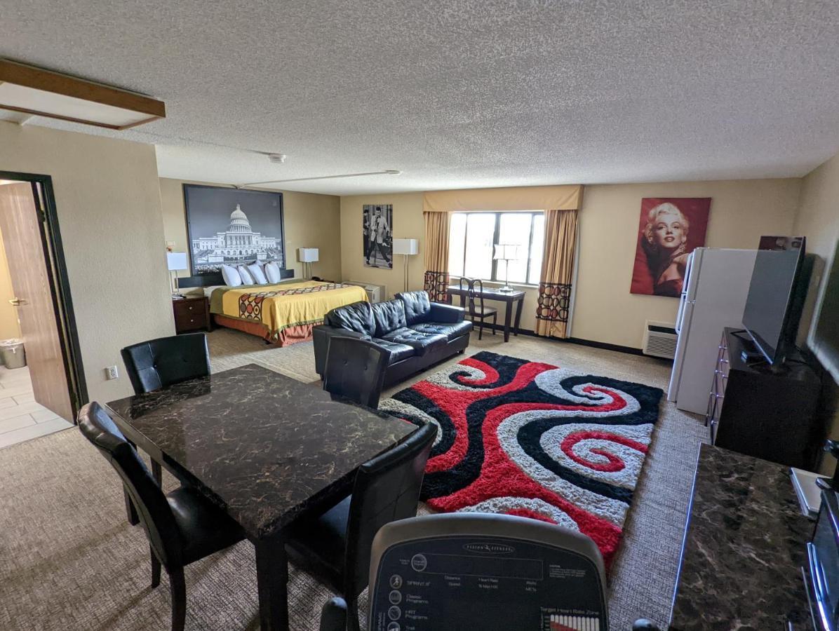 Hotel Super 8 By Wyndham Wichita North Extérieur photo