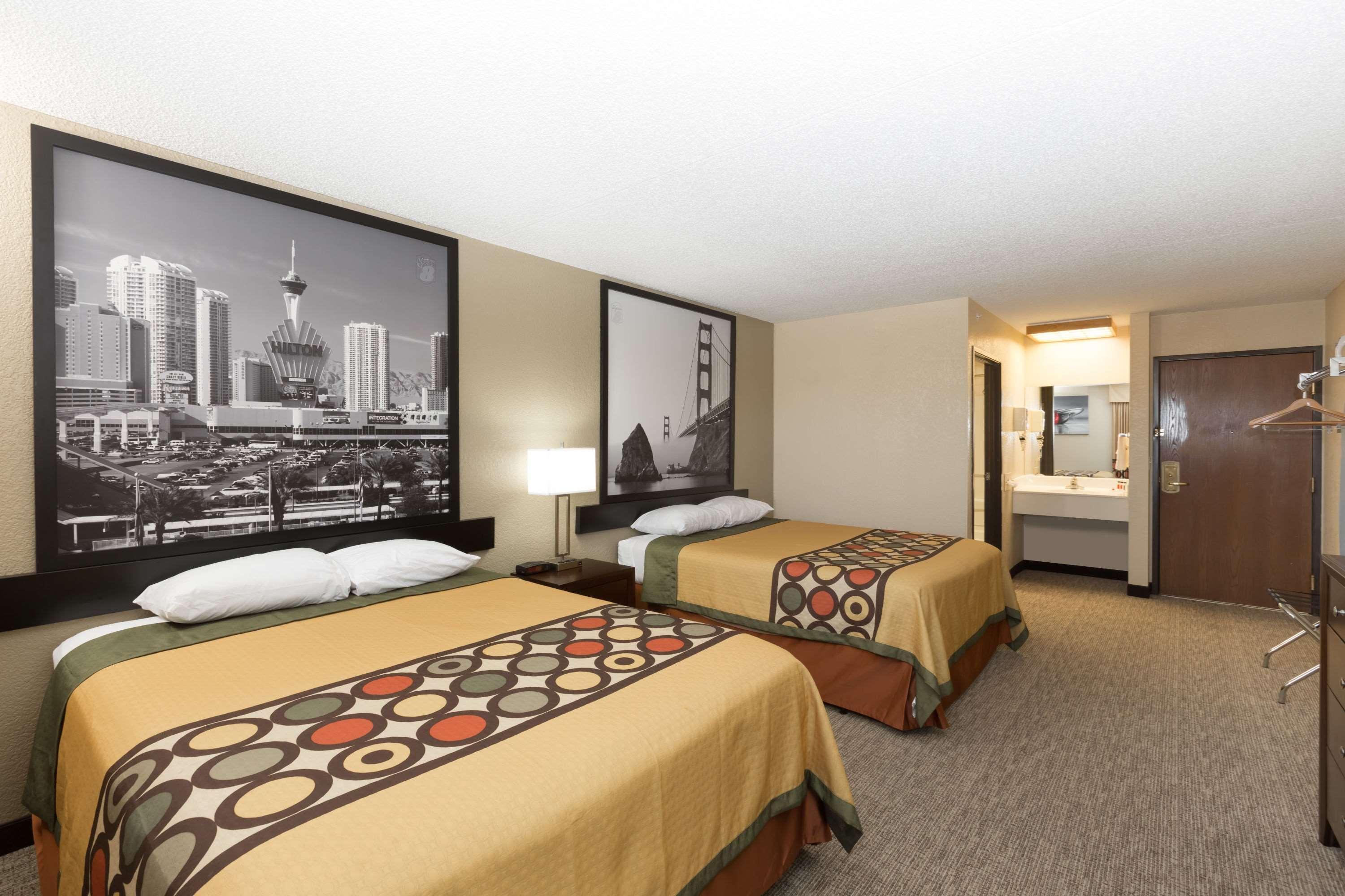Hotel Super 8 By Wyndham Wichita North Extérieur photo