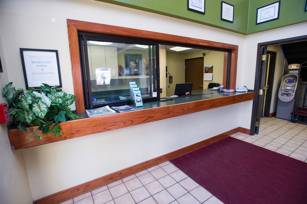 Hotel Super 8 By Wyndham Wichita North Extérieur photo