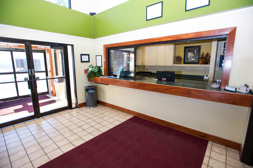 Hotel Super 8 By Wyndham Wichita North Extérieur photo