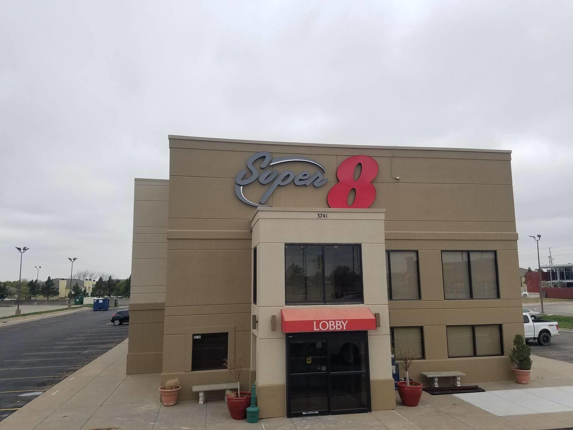 Hotel Super 8 By Wyndham Wichita North Extérieur photo