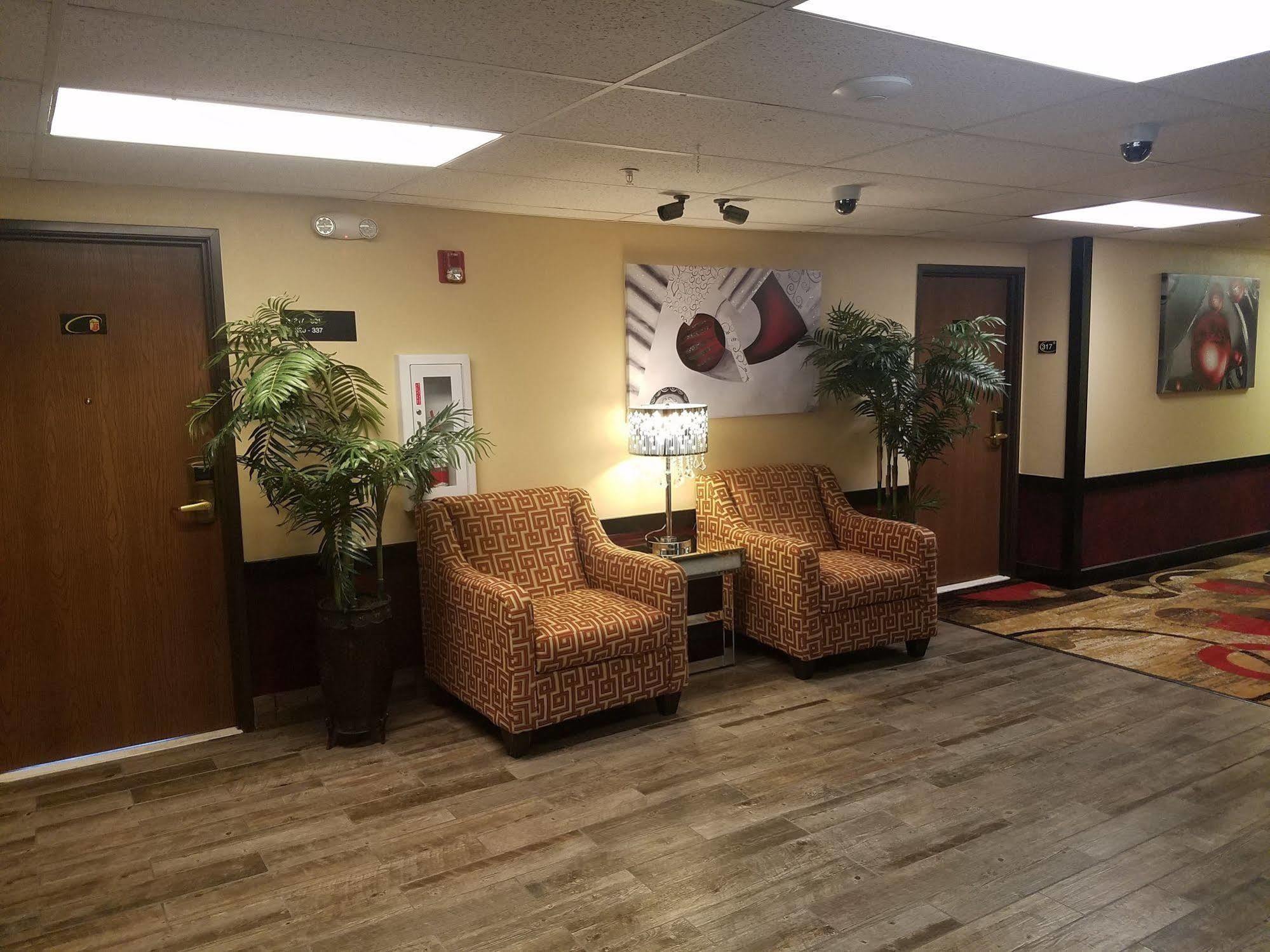 Hotel Super 8 By Wyndham Wichita North Extérieur photo