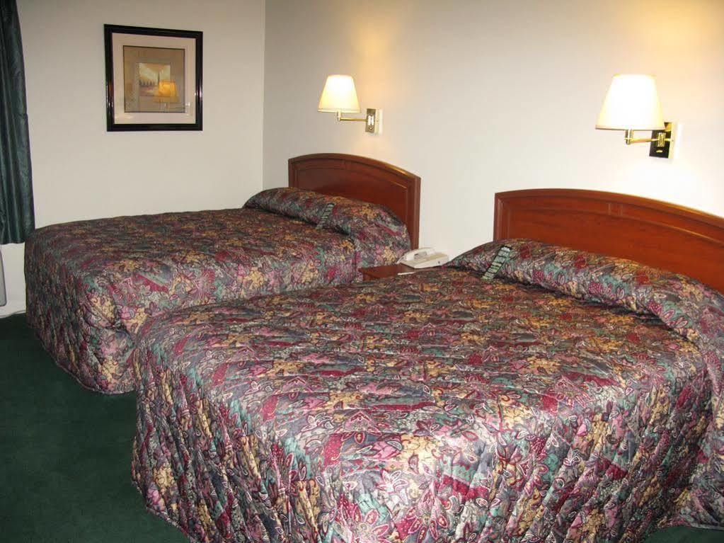 Hotel Super 8 By Wyndham Wichita North Extérieur photo