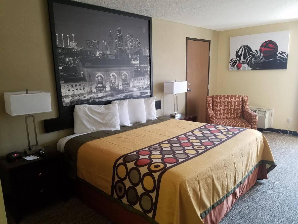Hotel Super 8 By Wyndham Wichita North Extérieur photo