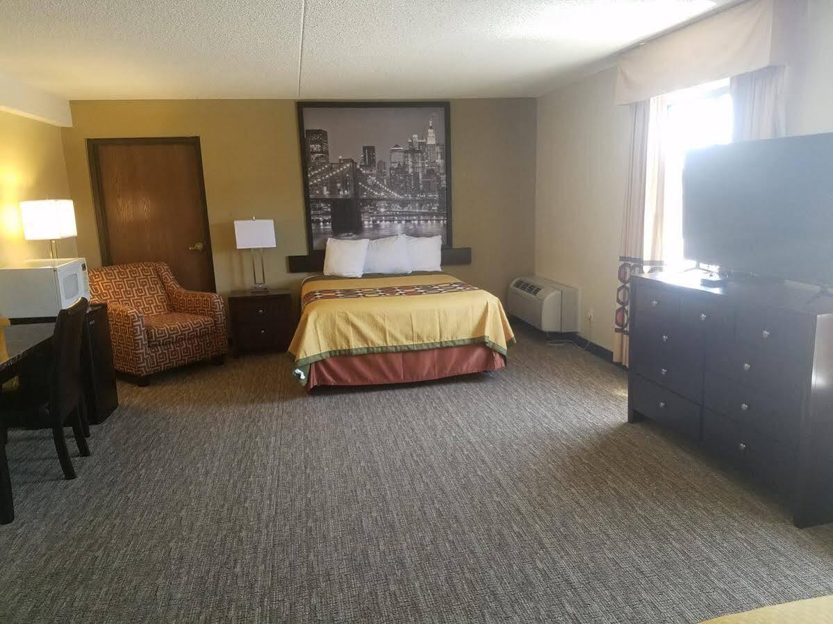 Hotel Super 8 By Wyndham Wichita North Extérieur photo