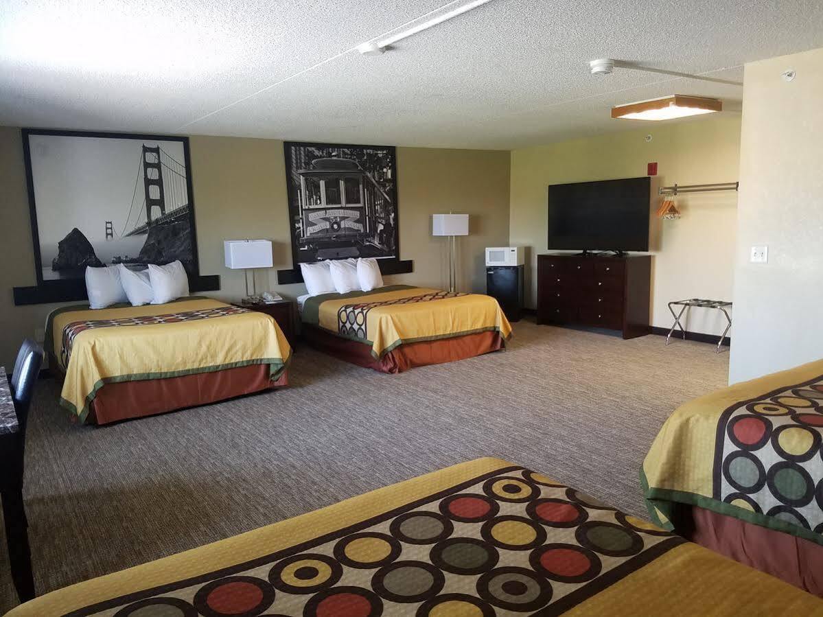 Hotel Super 8 By Wyndham Wichita North Extérieur photo